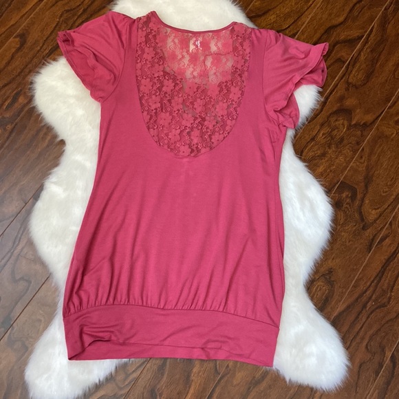 Beautiful pink flutter sleeve top with lace detailing and roses around the neck - Picture 4 of 4